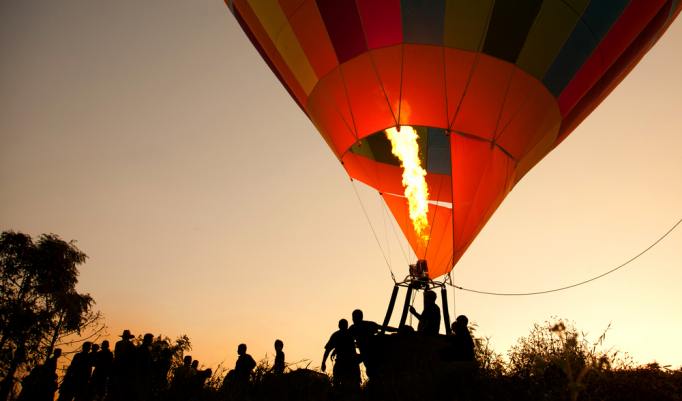 Aufsteigende Heißluftballons in Harburg
