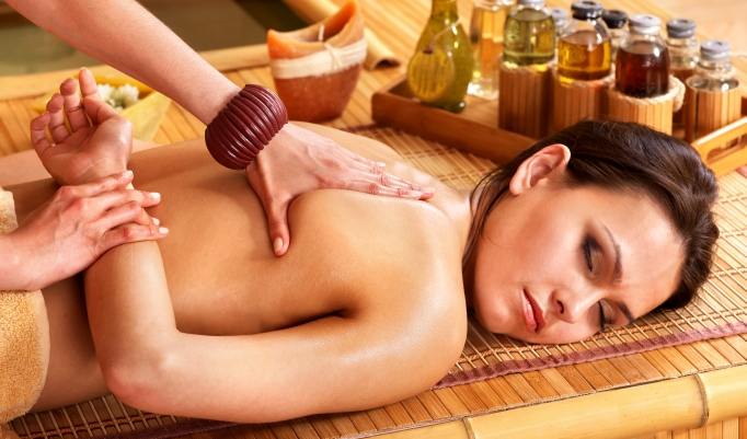 kurze Thai-Massage lindert Schmerzen